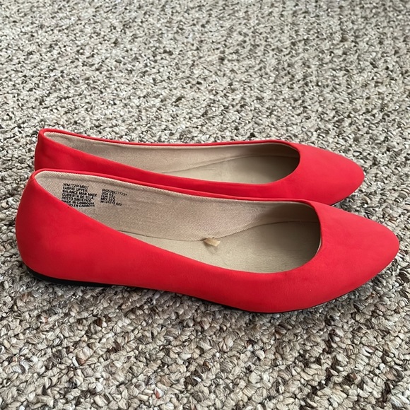 Red flats - Picture 2 of 4